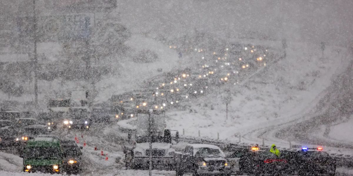 Boston, New York, and Philadelphia Threatened by Snow and Rain; Christmas Travel Affected