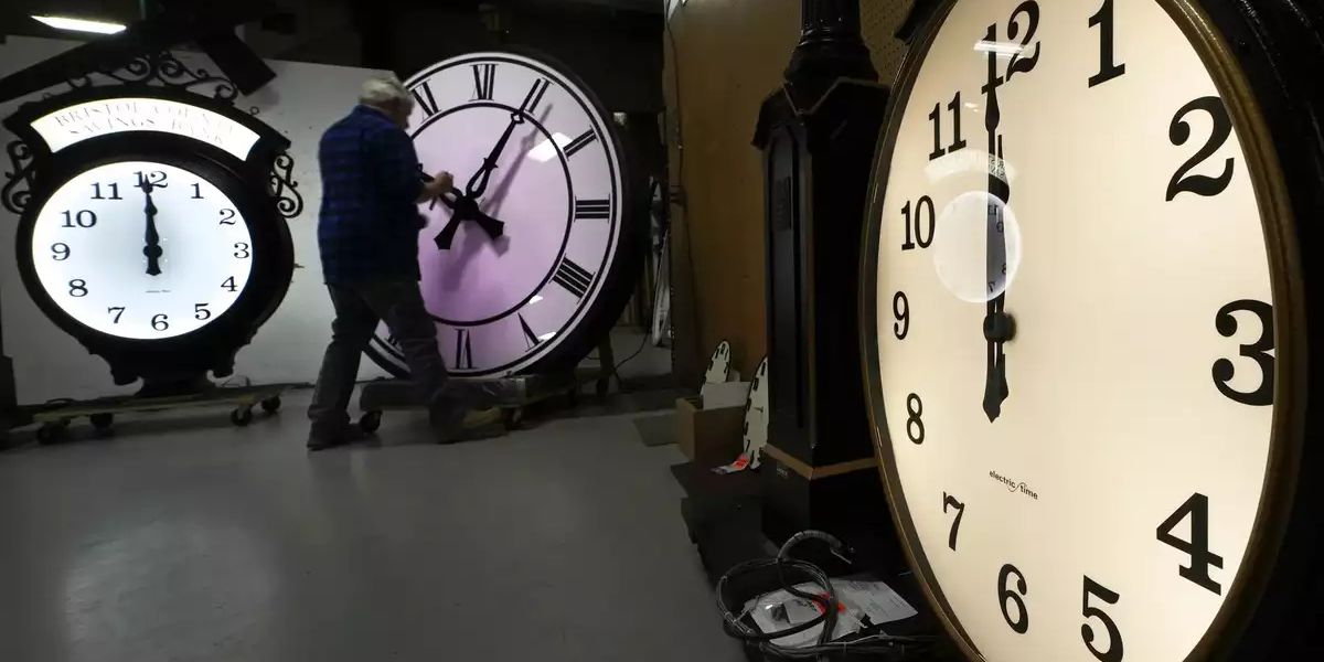 End of Daylight Saving Time Sparks Debate on Permanent Standard Time in the U.S.