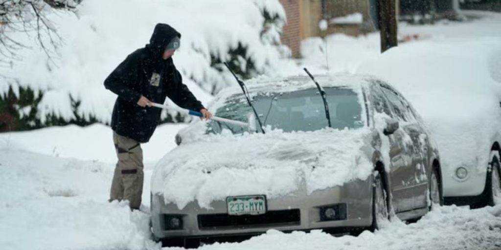 First Snowfall of the Season Sparks Chaos Power Outages, Accidents, and Fallen Trees in Eastern Connecticut (1)