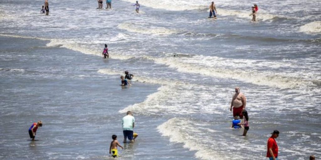 Florida Beaches Warned of High Rip Current Risk as Holiday Weekend Begins (1)