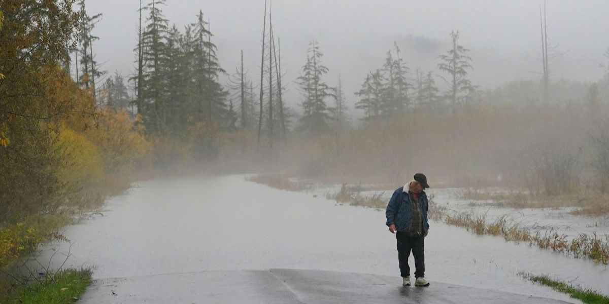 Weekend Rain Likely for Pacific Northwest Following Mild Midweek Weather