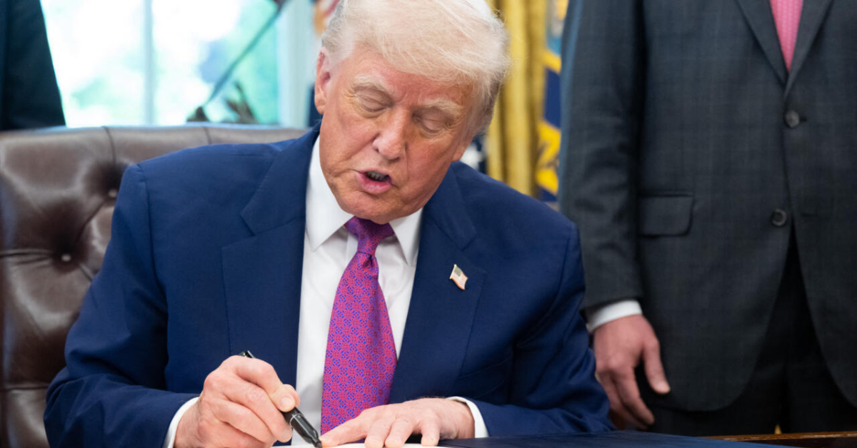 Trump Signs Executive Order to Limit Drug Advertisements on TV and Social Media